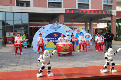 綠島少年尋龍記 宜昌市青島路小學(xué)趣玩科學(xué)秀競賽點(diǎn)燃創(chuàng)新火花